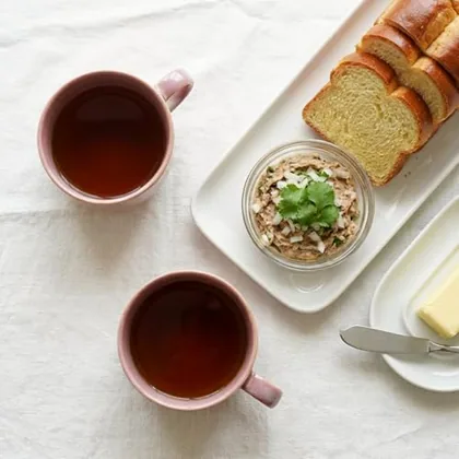 A Bosmarlin mug in a reactive glaze